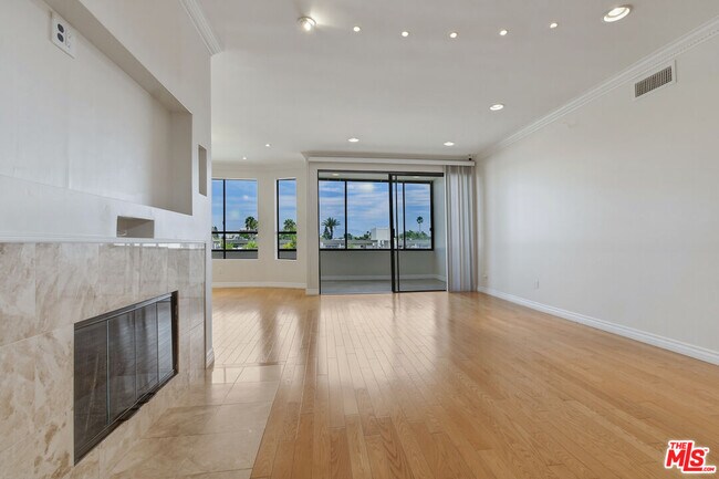 Building Photo - 4443 Ventura Canyon Ave