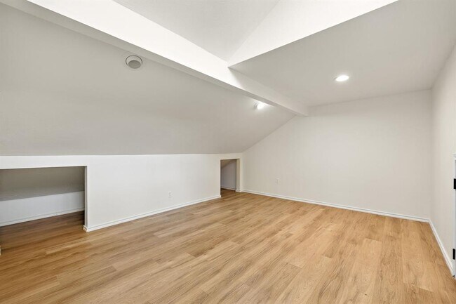 Building Photo - 2118 Zephyr Ln