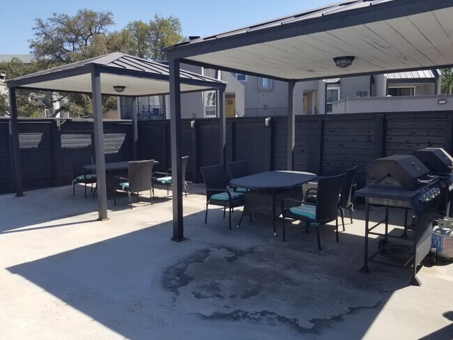 Covered grill and eating area is great for entertaining. - 935 La Posada Dr