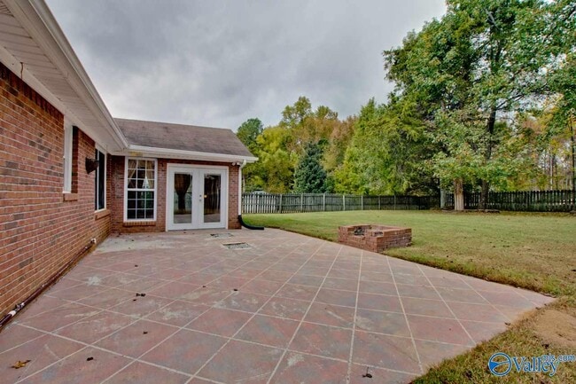 Building Photo - 131 Clubhouse Ln
