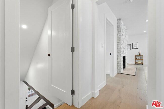 Building Photo - 5452 Harcross Dr