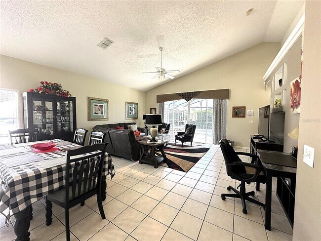 Building Photo - 16724 Rolling Green Dr