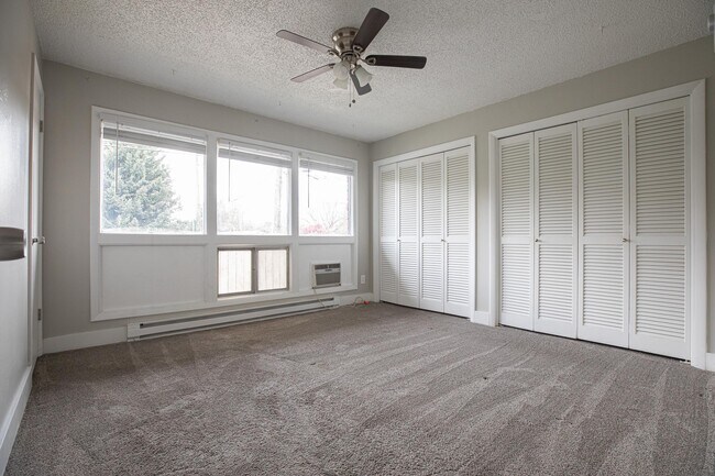 Building Photo - 905 N Mercer St