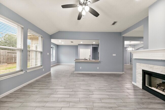 Building Photo - 5707 Overton Park Dr