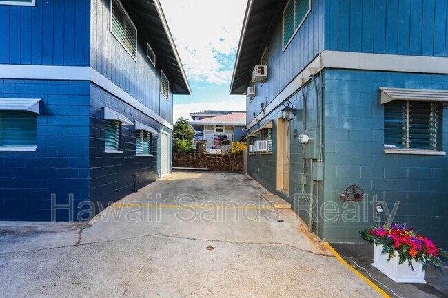 Building Photo - 3331 Hayden St