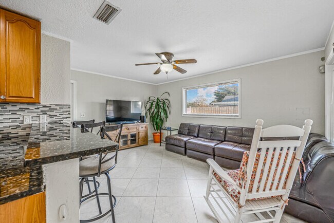 Building Photo - 1242 Wyndcliff Dr