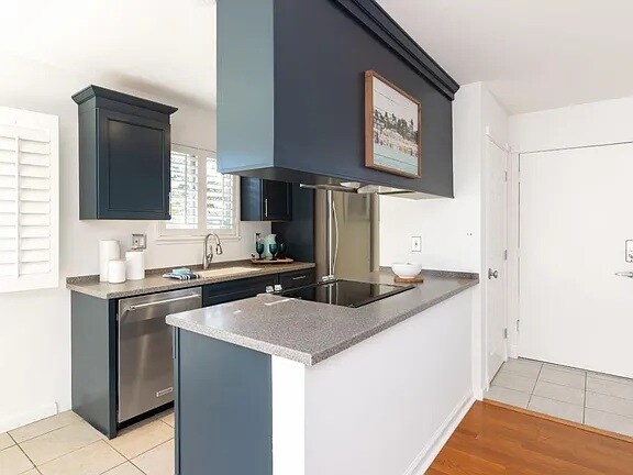 Kitchen - 4460 Diamond St