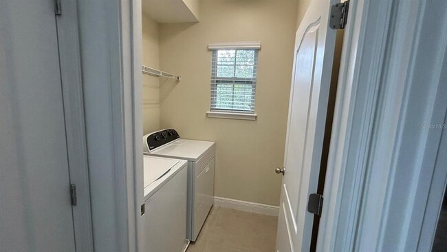 Building Photo - 8639 Via Trieste Dr