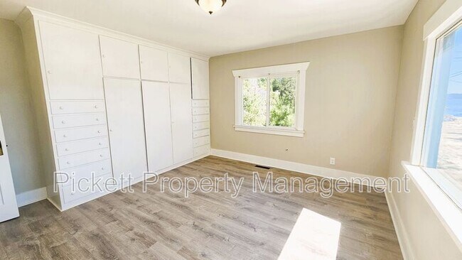 Building Photo - 1604 Jacobsen Blvd