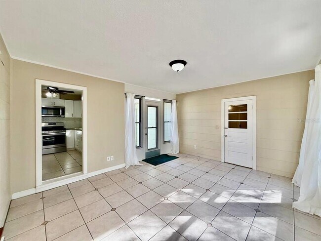 Building Photo - 301 N Washington Ave