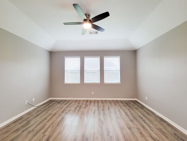 Building Photo - Welcome to this charming one-story home fe...