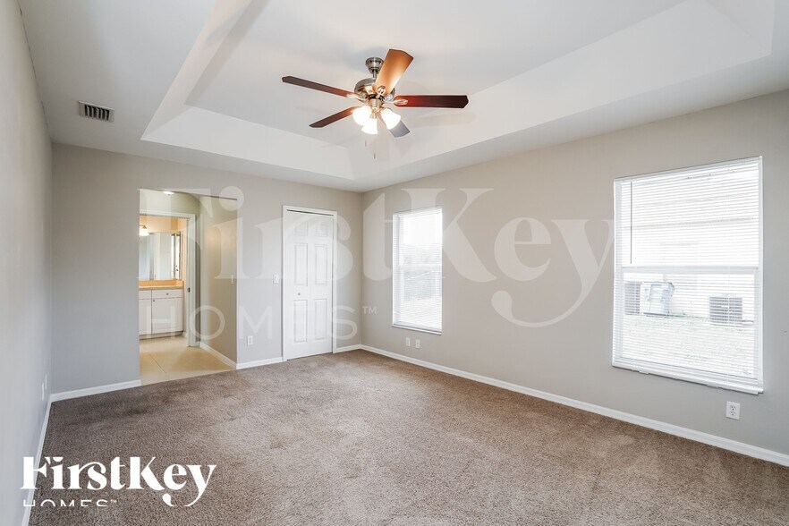 Building Photo - 8352 Bahamas Rd