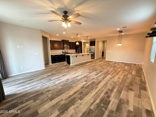 Building Photo - 21217 W Granada Rd