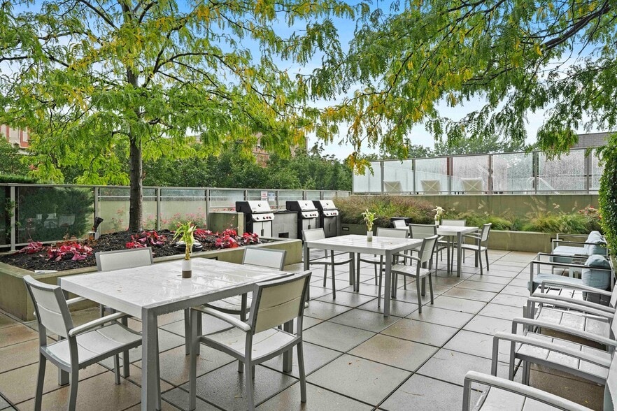 Building Photo - 3798 N Halsted St