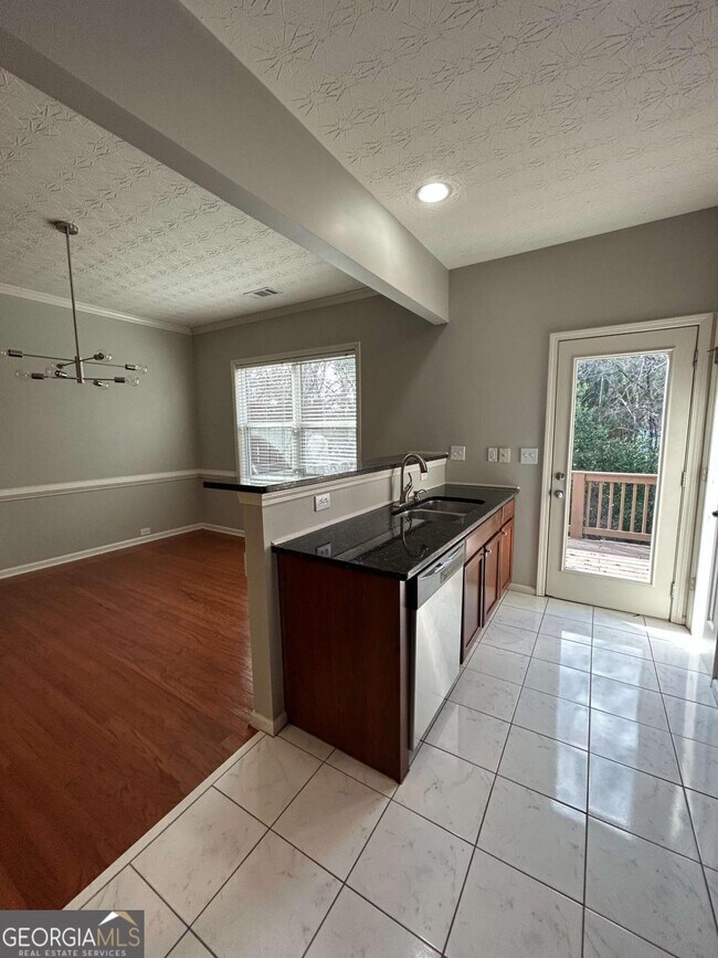 Building Photo - 607 Pecan Knoll Dr