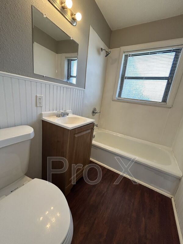 Building Photo - 126 E 13th St