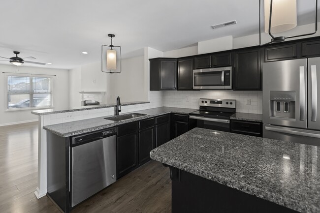 Building Photo - 704 Jade Ln