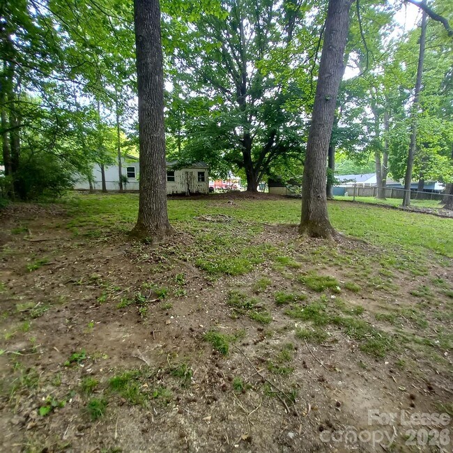 Building Photo - 10417 White Pine Rd