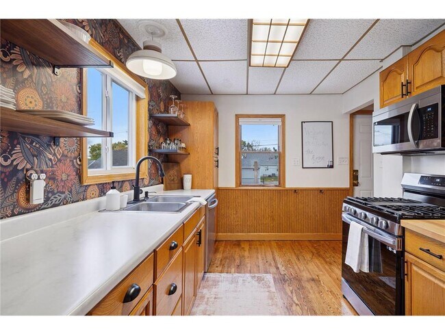 Building Photo - 1705 Ivy Ave E