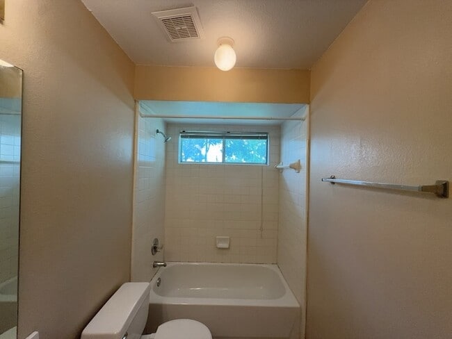 Building Photo - 317 Oak Meadow Ln