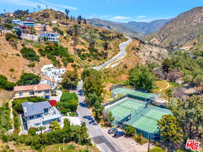 Building Photo - 3859 Rambla Pacifico St