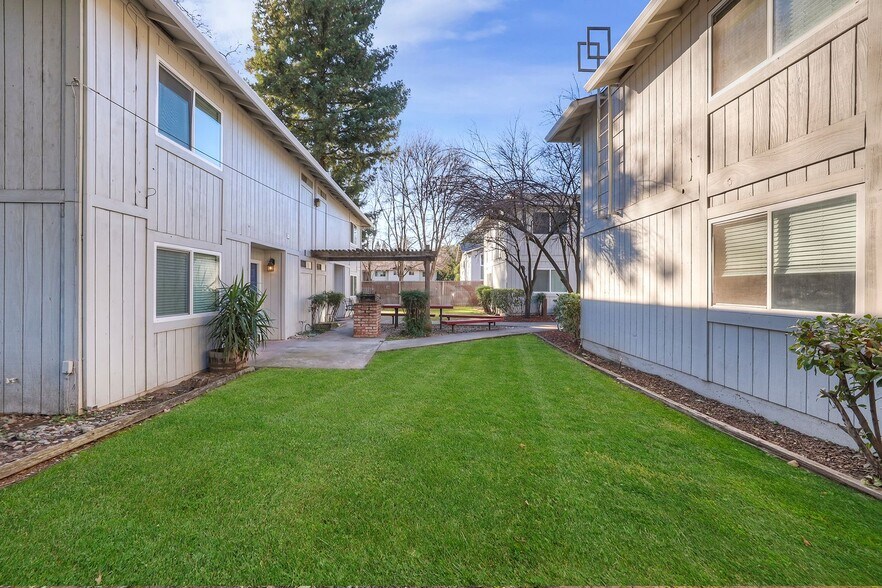 Interior Photo - 1119 West Sacramento Avenue