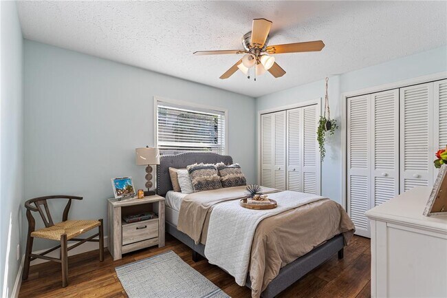 Building Photo - 6611 Surfside Blvd