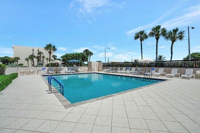 Building Photo - 2727 N Ocean Blvd