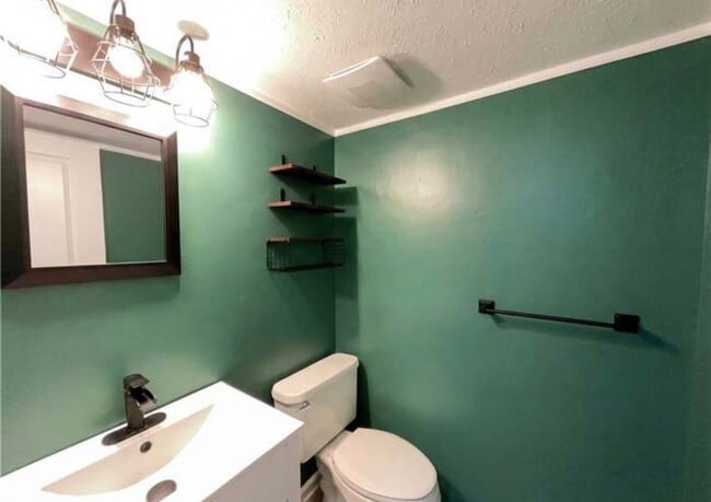 Building Photo - 32847 Redwood Blvd