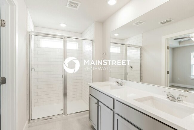 Building Photo - 3 Bedroom Pet-Friendly Home in Deland, FL with Main Street Renewal