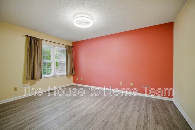 Building Photo - 401 Bracknell Arch