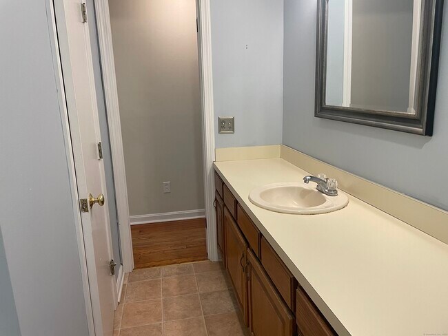 Building Photo - 85 Valley Rd