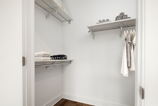 Walk-in Closet - Avalon Princeton Circle