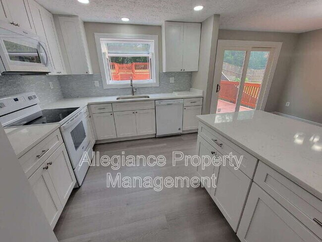 Building Photo - 7598 Springfield Hills Dr