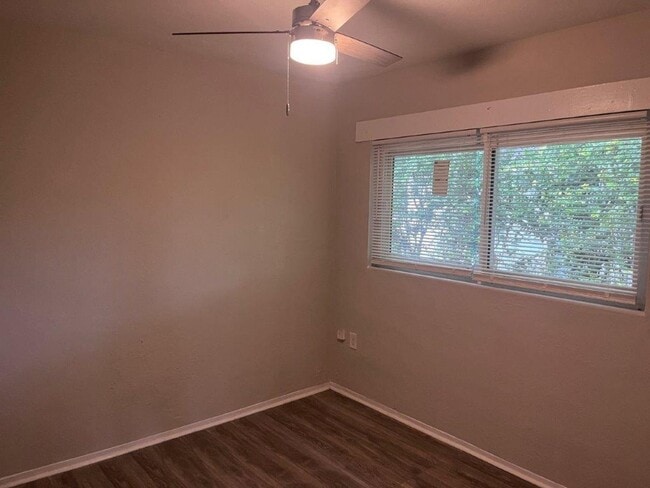 Building Photo - 1040 Avondale Ave