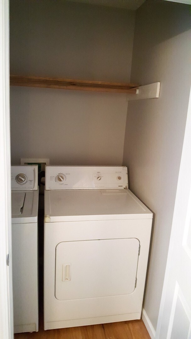 Building Photo - 8 - Hamilton Place