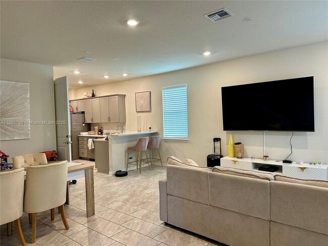 Building Photo - 4144 Greenway Dr