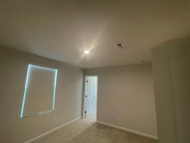 Building Photo - You’ve Got to See This Rental!