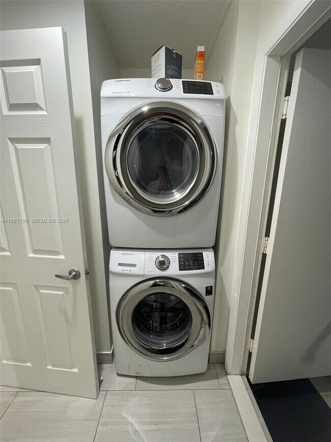 Building Photo - 755 Sand Creek Cir