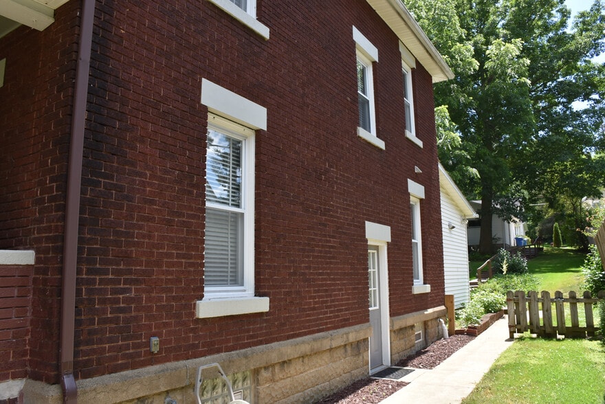 Building Photo - 618 Walnut St
