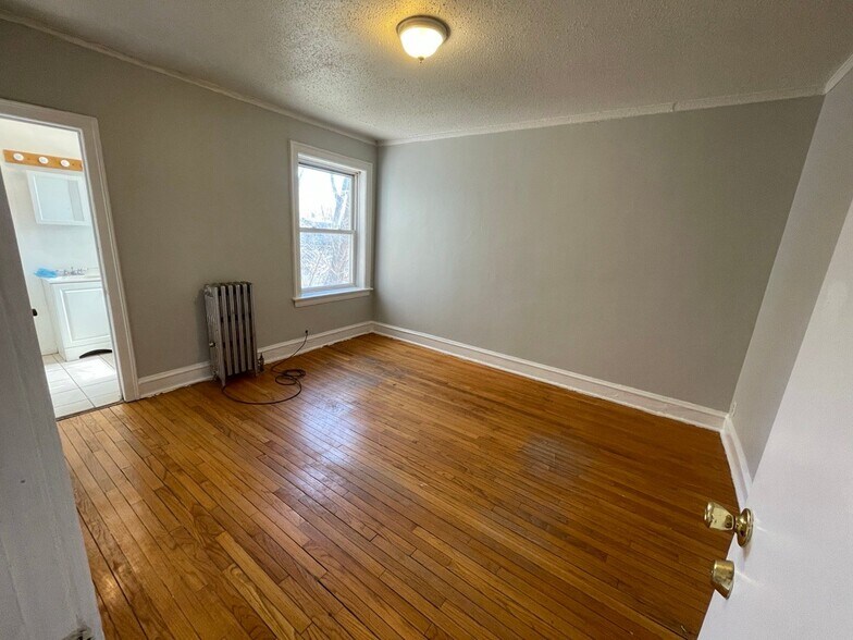 Building Photo - 7931 S Manistee Ave