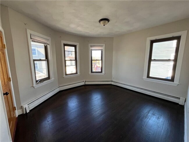 Building Photo - 49 Lynch St