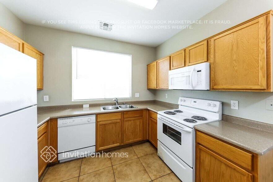 Building Photo - 11382 W Pima St