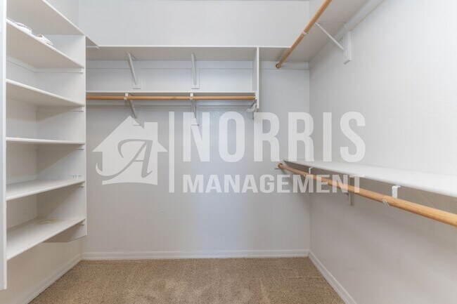 Building Photo - Beautiful Home Located in The Links