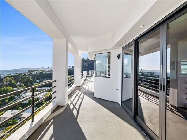 Building Photo - 2287 Sunset Plaza Dr