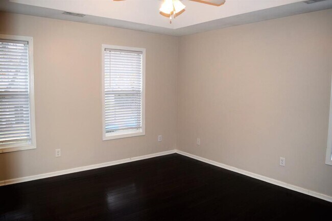 Building Photo - 21345 Aftonshire Dr