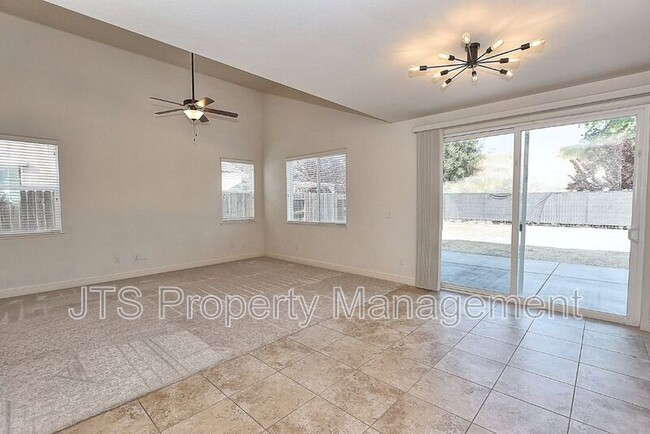 Building Photo - 3403 Oselot Way