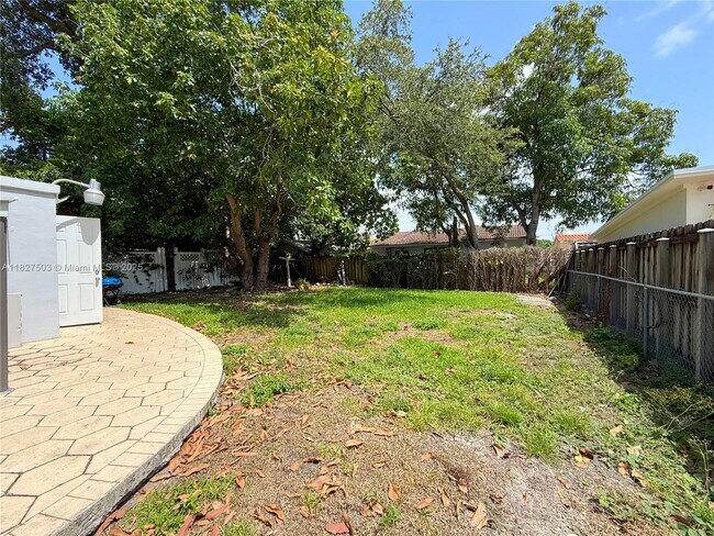 Building Photo - 3121 SW 25th Ter