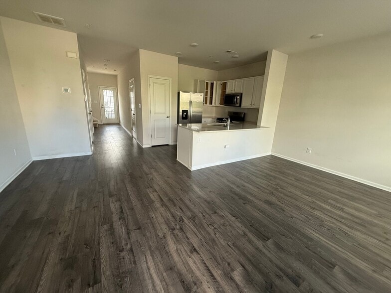 Building Photo - 392 Trego Avenue