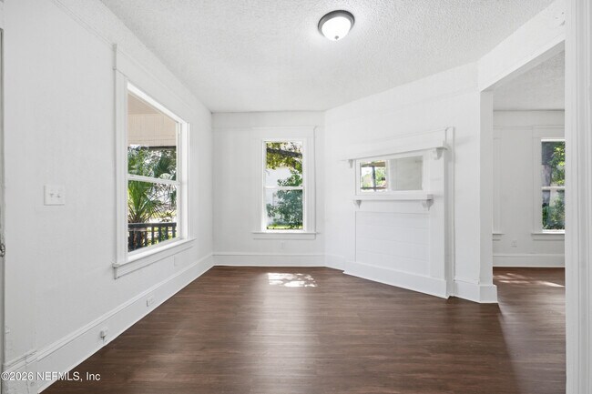 Building Photo - 1123 E 14th St